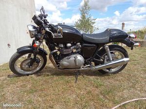 TRIUMPH THRUXTON 900