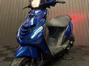 PIAGGIO ZIP 2022 4T 3V BROM FULL OPTION BMW BLAUW — SCOOTERS | PIAGGIO — MARKTPLAATS