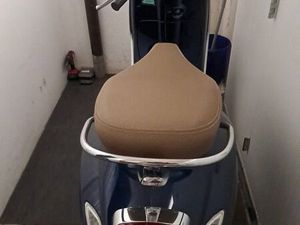 VESPA PRIMAVERA 50 – BLEU NUIT – 3 500 KM – COMME NEUVE