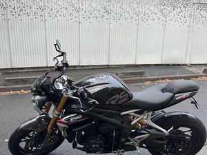 TRIUMPH SPEED TRIPLE 1200 RS