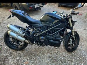 STREET FIGHTER 848 NOIRE TRÈS BON ETAT 5600 EUROS