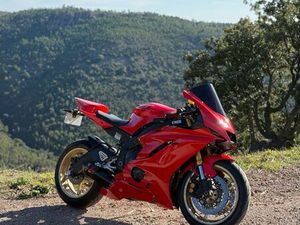 YAMAHA R6