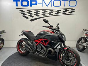 DUCATI DIAVEL CARBON RED ABS SEHR GEPFLEGT