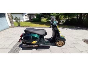 VESPA GTS SUPER RACING SIXTIES | AKRAPOVIC