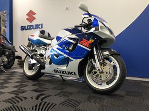 SUZUKI GSX-R 750