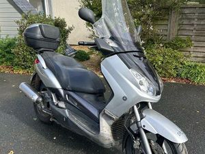 YAMAHA XMAX 125