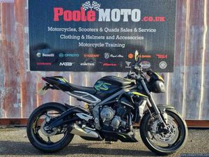 TRIUMPH STREET TRIPLE 675