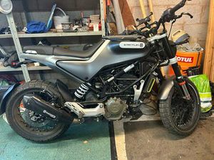 HUSQVARNA SVARTPILEN 125 NAKED PETROL MANUAL EURO 5 (15 PS) 125 CC