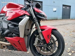 DUCATI STREETFIGHTER V2