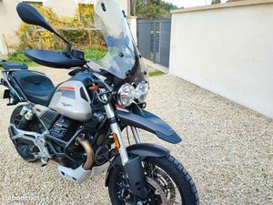 A VENDRE MOTO GUZZI 850TT TRAVEL AVEC POIGNÉE CHAUFFANTE, RÉGULATEUR DE VITESSE, ORDINATEUR DE BORD, VALISE