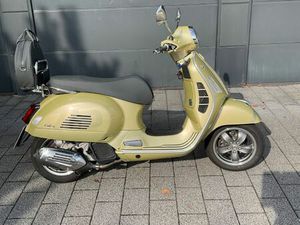 VESPA 125 GTS 75 JAHRE SONDERMODELL