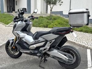 HONDA X-ADV 750 + TOPCASE SANTO ANTÓNIO
