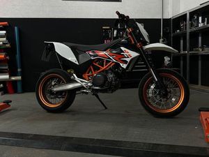 KTM SMC-R 690