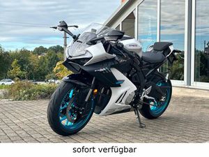 CFMOTO 675 SR-R 4 J. GARANTIE A2 MÖGL. SOFORT VERFÜGBAR
