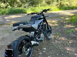 ② HUSQVARNA SVARTPILEN 125