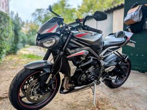 TRIUMPH STREET TRIPLE 765 R 2022