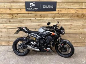 TRIUMPH STREET TRIPLE 765 RS 2023 5466 MILES TAIL TIDY