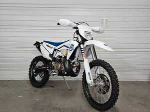 HUSQVARNA 250 TE HERITAGE 2023 A PARTIR DE 133 EUROS / MOIS