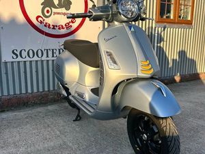 2022 VESPA GTS300 HPE SUPERTECH
