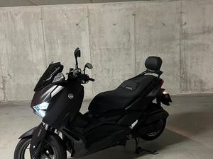 ② X-MAX 125 TECH MAX + 2025 AKRAPOVIC