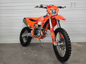 KTM 450 EXC-F SIX DAYS MY25 A PARTIR DE 199 EUROS / MOIS