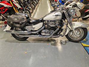 SUZUKI C 1500 LC INTRUDER VL EXTRAS + HELM