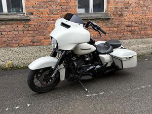 STREET GLIDE SPECIAL (SONDERLACKIERUNG VON HARLEY-DAVIDSON)