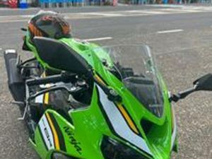 KAWASAKI NINJA ZX-6R 2025 636 SOLO 1350 KM ZX6R