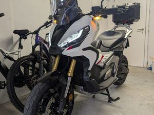 HONDA X-ADV 750 CM3 HITNO / FIKSNO, 2023 GOD.