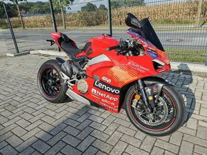 DUCATI PANIGALE V4 +HELM...