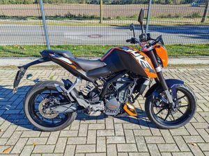 KTM DUKE 125 ABS + HELM...