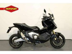 HONDA X-ADV 750 ZWART