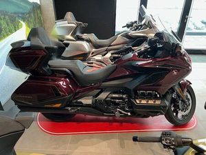 HONDA GL 1800 GOLDWING TOUR DCT