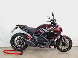 DUCATI DIAVEL*KD NEU*ZR NEU*MODI*DTC*ABS*CARBON*EINZELANFERTIGUNG