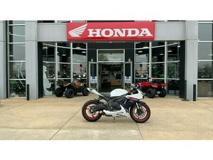 2025 SUZUKI GSX-R 750