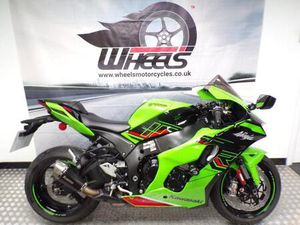 2023 KAWASAKI NINJA ZX-10R WITH AN AKRAPOVIC EXHAUST FITTED