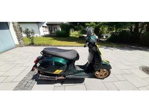 VESPA GTS SUPER RACING SIXTIES | AKRAPOVIC