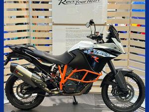 KTM 1190 ADVENTURE R AKRAPOVIC* SERVICE & REIFEN