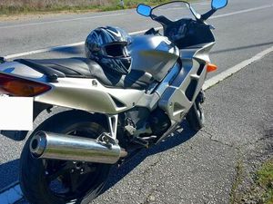 VENDO VFR 800 EM BOM ESTADO 2700 PREÇO FIXO PENEUS NOVOS . ABRANTES (SÃO VICENTE E SÃO JOÃO) E ALFERRAREDE