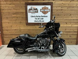 2013 HARLEY-DAVIDSON® STREET GLIDE VIVID BLACK FLHX
