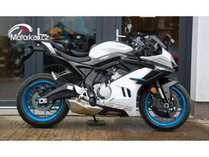 CFMOTO 675 SR-R - PŘEDVÁDĚCÍ STROJ, DPH, KRÁSNÝ STAV