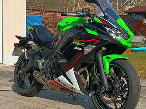 KAWASAKI NINJA 650