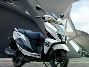 SUZUKI AVENIS 125 VORFÜHRER, INKLUSIVE 1. INSPEKTION