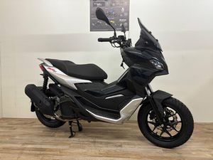 MOTO NEUVE: APRILIA SR GT 125