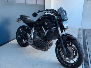 YAMAHA MT 07 AKRAPOVIC AUSPUFF* 12 MONATE GEWÄHRLEISTUNG*