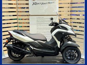 YAMAHA TRICITY 300 MIT PKW FÜHRERSCHEIN FAHRBAR MILKY