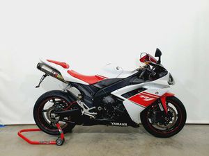 YAMAHA YZF R1*KD NEU*AKRAPOVIC*GANGANZEIGE*RN19*
