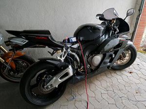 ZU VERKAUFEN HONDA CBR1000 RR