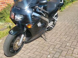 HONDA VFR 750 F RC 36