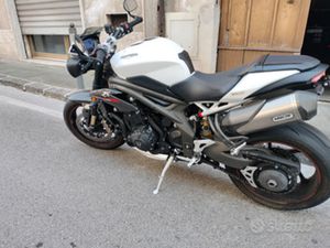 TRIUMPH SPEED TRIPLE 1050 RS